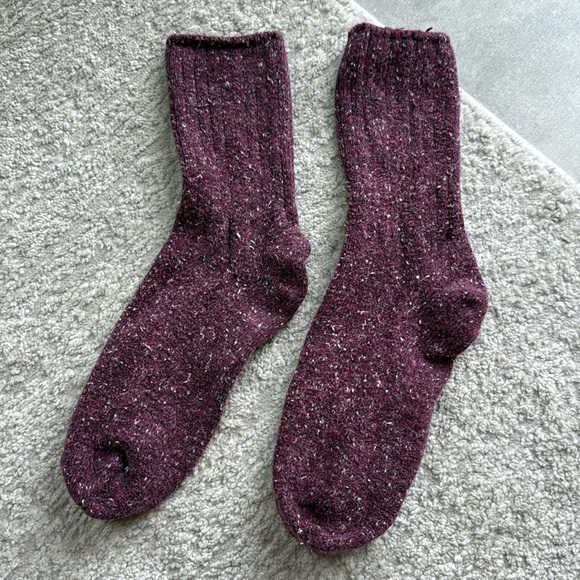 WARM SOCKS- Set of 6 Pairs of Gently Worn Women’s Insulated and Fuzzy Socks - Picture 5 of 7